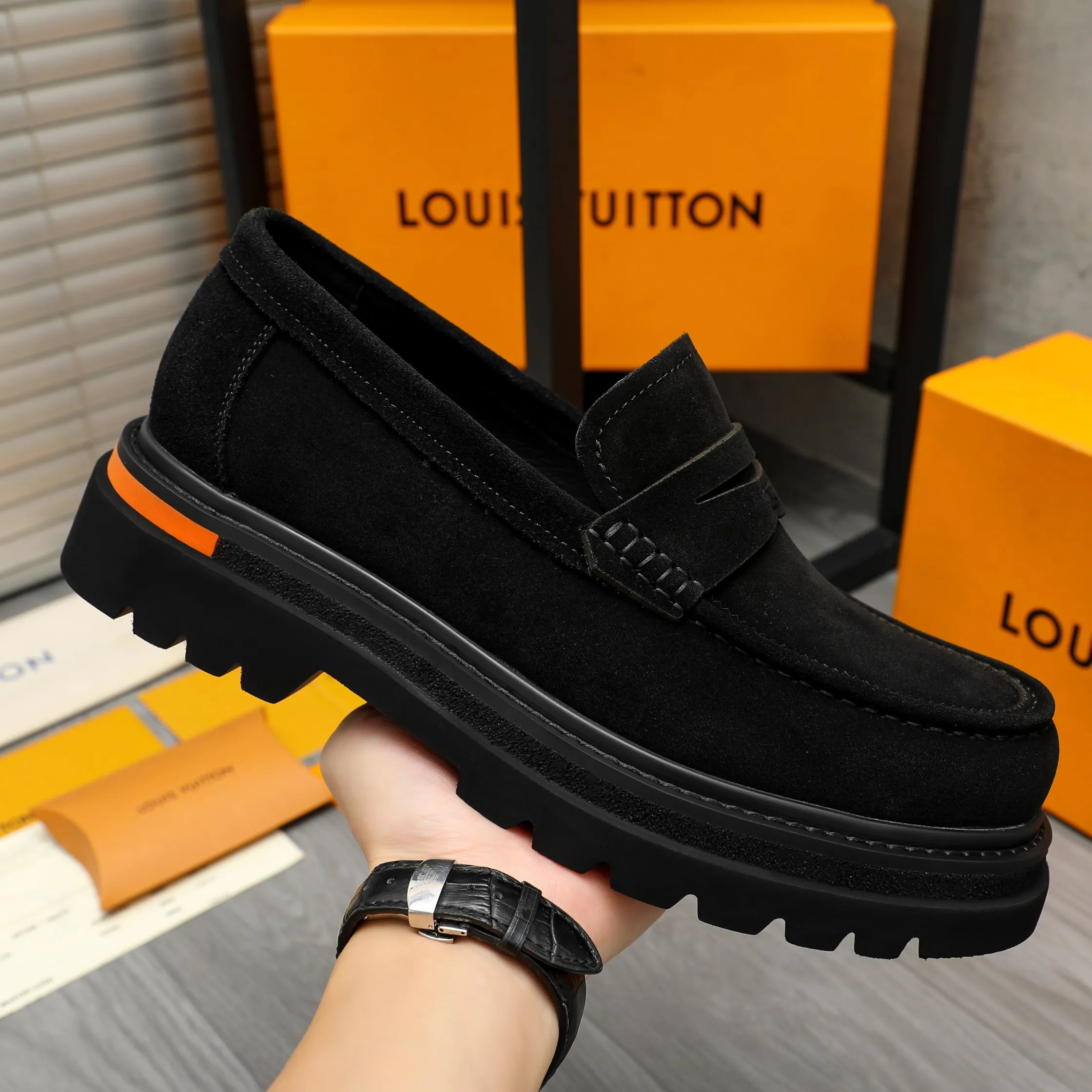 Men's shoes 💰620 Product trademark: LV "Louis Vuitton" business casual slip-on leather shoes Regular size: 37-46 Product material: Selected high-quality frosted cowhide upper, pigskin lining, rubber outsole